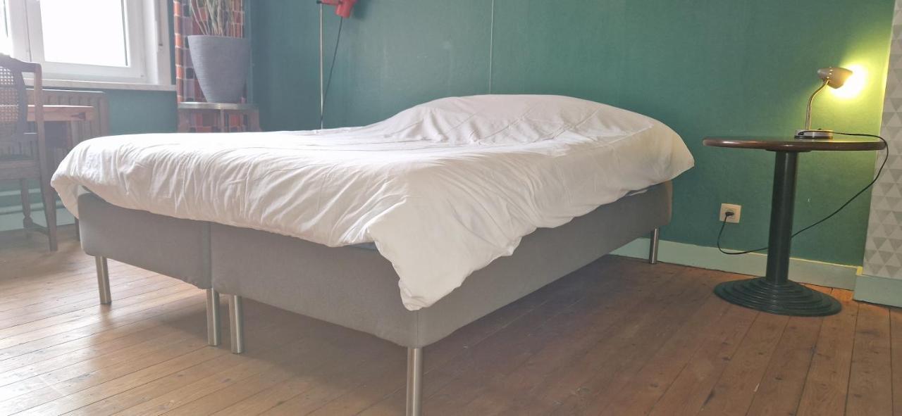 Vakantiewoning In Mol Centrum Met Eigen Bar "Casacuriosa" Bagian luar foto